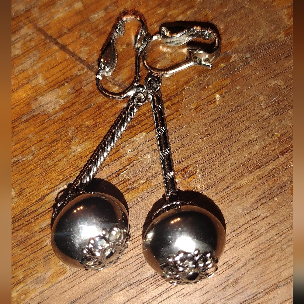 Vintage Clip On earrings